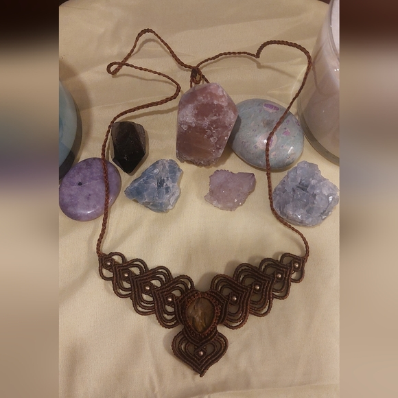 Tiger's Eye Macrame Necklace - Picture 2 of 3